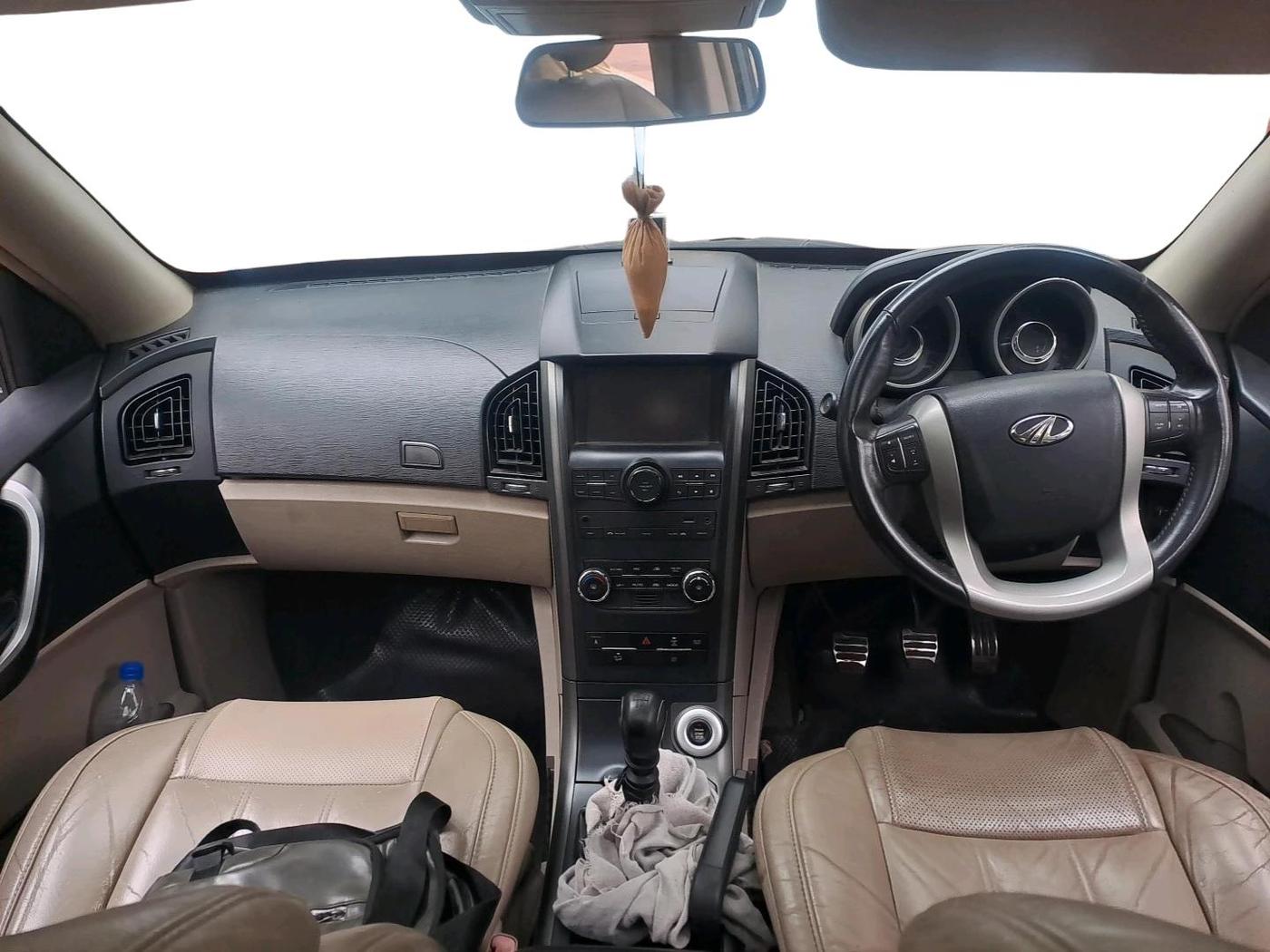 2015 Mahindra XUV500 W10, Diesel, Manual, 59,236 km, interior