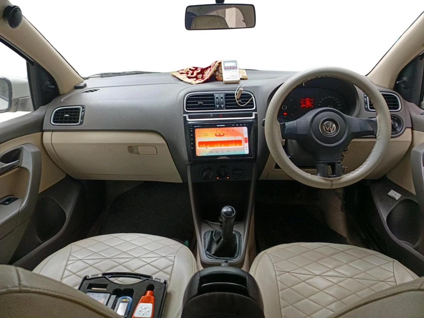 2012 Volkswagen Vento TRENDLINE DIESEL 1.6, Diesel, Manual, 9,600 km, interior
