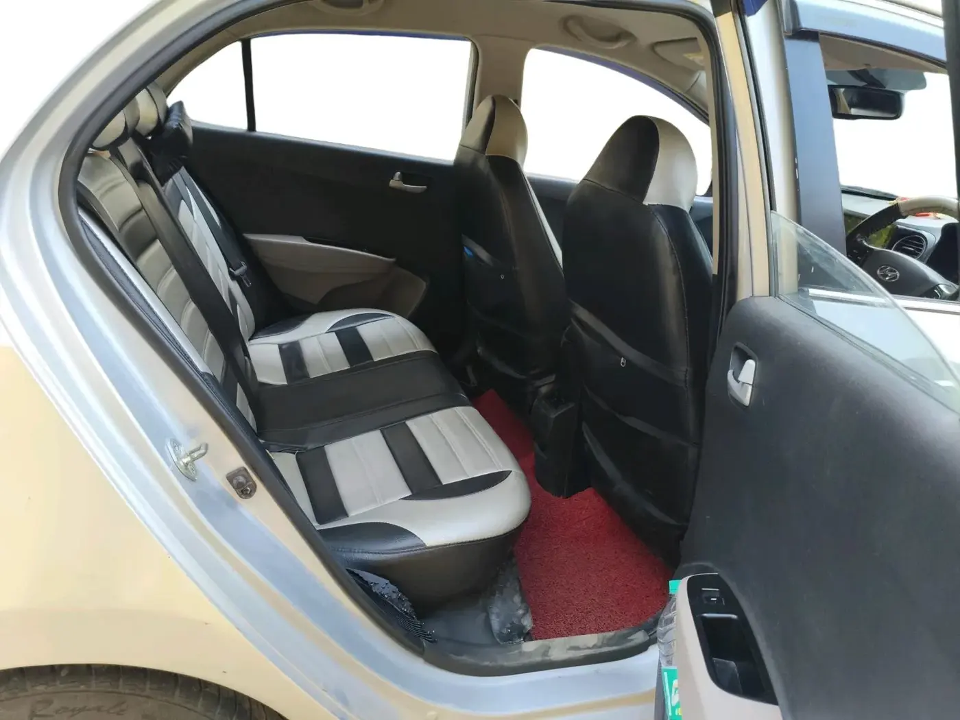 2015 Hyundai Xcent SX AT 1.2 (O), Petrol, Automatic, 72,573 km, interior