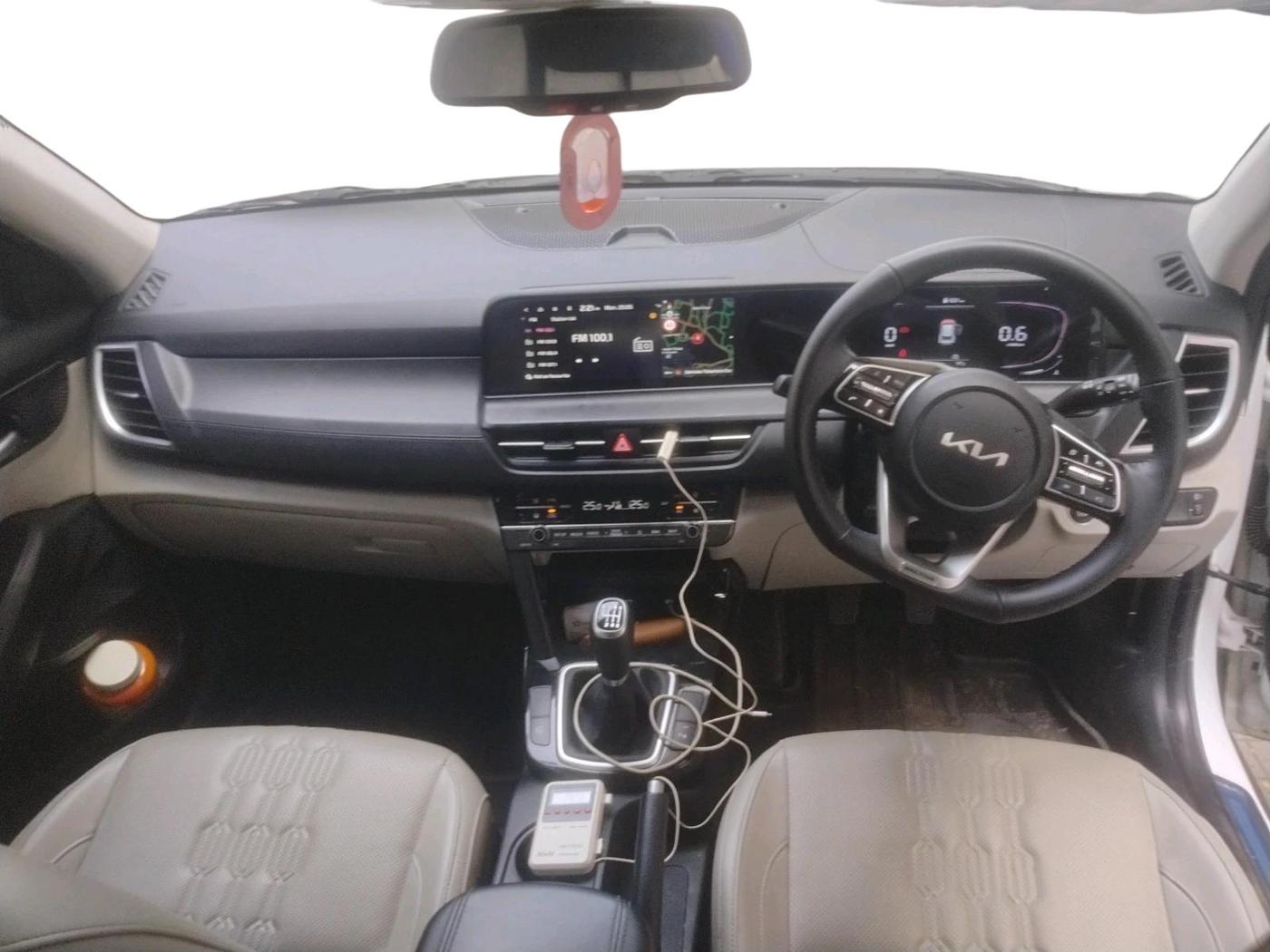 2024 KIA SELTOS  HTX 1.5 PETROL MT, Petrol, Manual, 27,864 km, interior