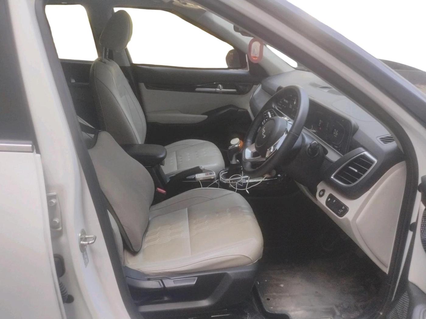 2024 KIA SELTOS  HTX 1.5 PETROL MT, Petrol, Manual, 27,864 km, interior