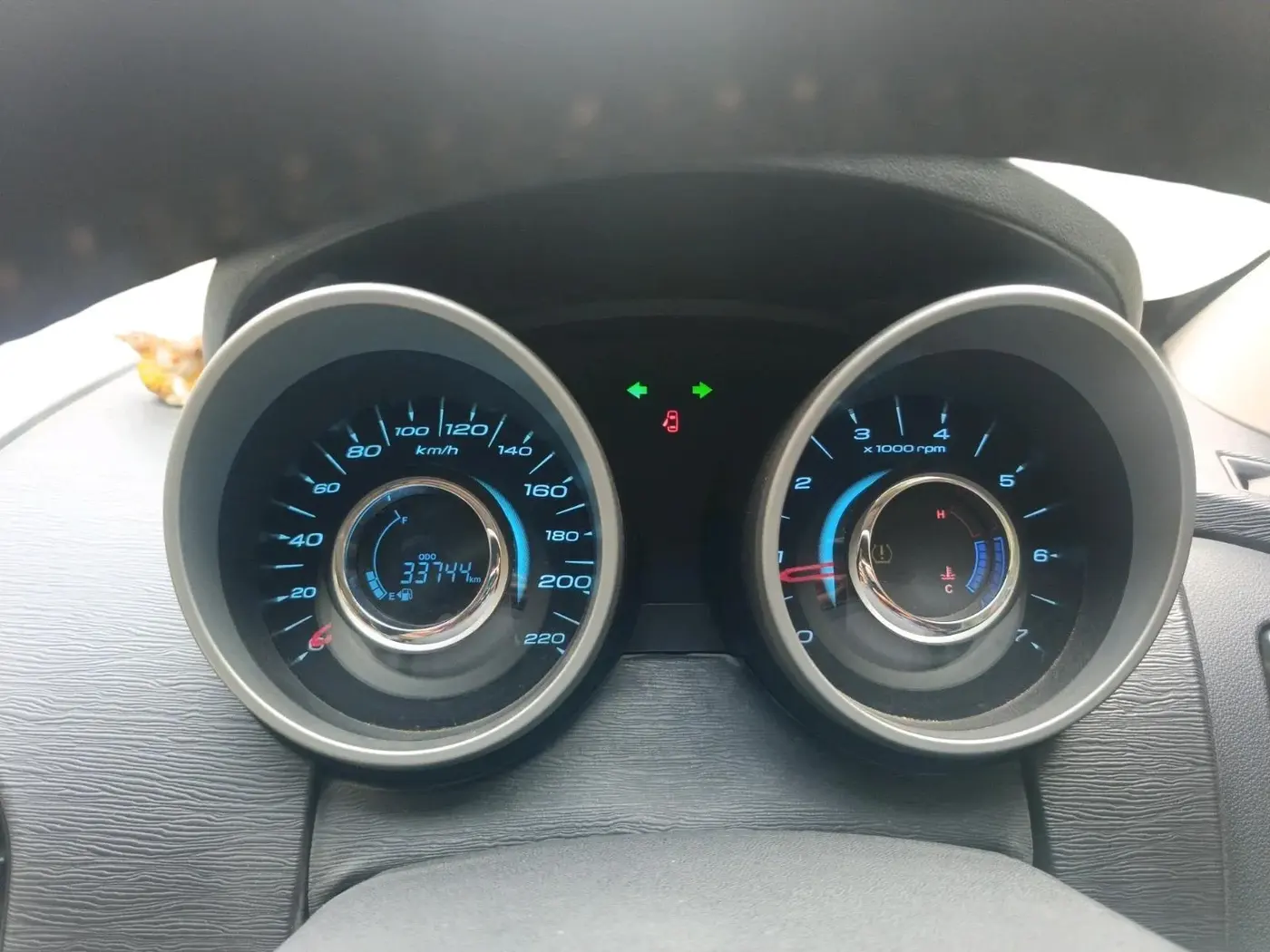 2015 Mahindra XUV500 W10, Diesel, Manual, 33,744 km, interior