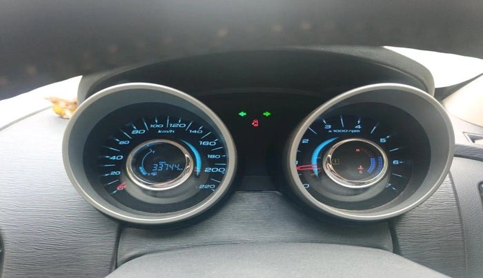 2015 Mahindra XUV500 W10, Diesel, Manual, 33,744 km, interior