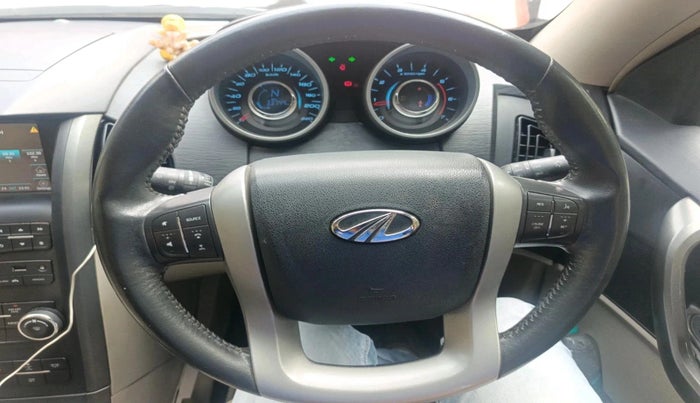 2015 Mahindra XUV500 W10, Diesel, Manual, 33,744 km, interior