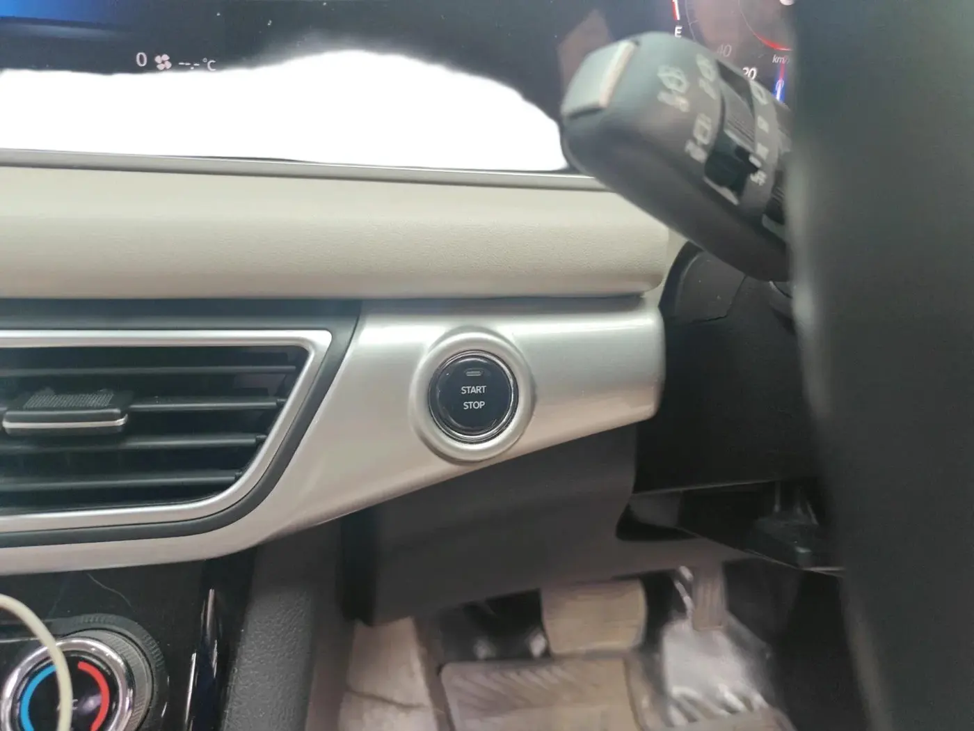 2021 Mahindra XUV700 AX 7 LUXURY P AT 7 STR, Petrol, Automatic, 45,870 km, interior