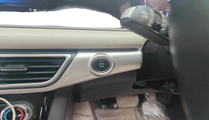 2021 Mahindra XUV700 AX 7 LUXURY P AT 7 STR, Petrol, Automatic, 45,870 km, interior