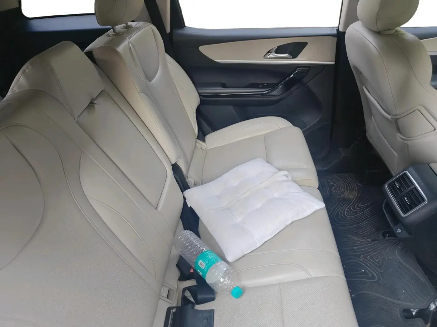 2021 Mahindra XUV700 AX 7 LUXURY P AT 7 STR, Petrol, Automatic, 45,870 km, interior