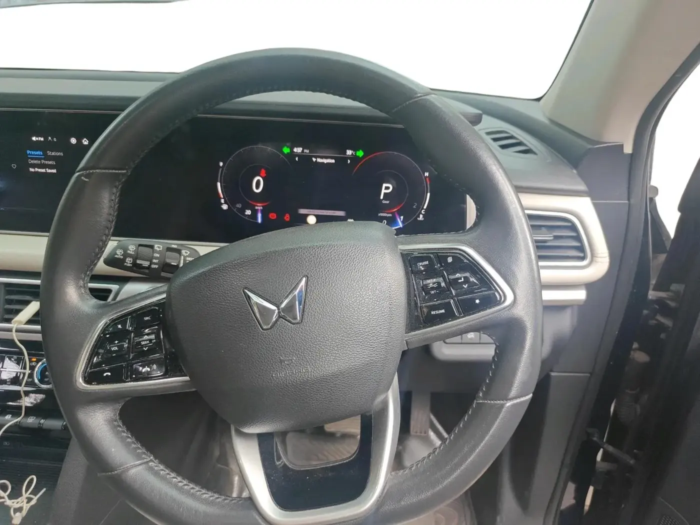 2021 Mahindra XUV700 AX 7 LUXURY P AT 7 STR, Petrol, Automatic, 45,870 km, interior