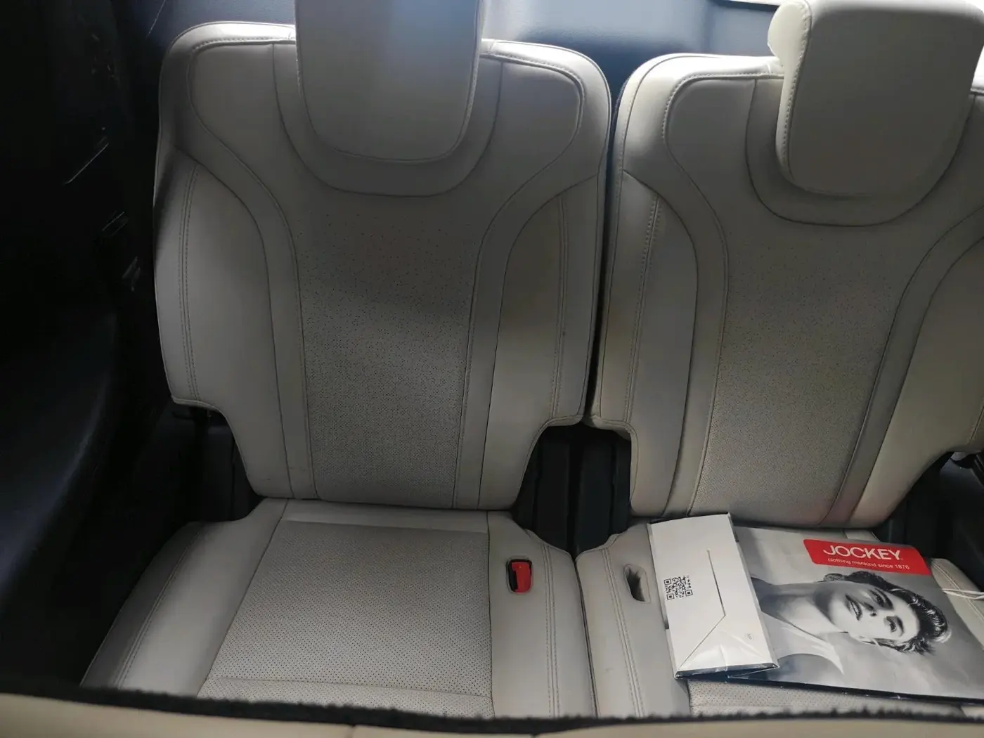 2021 Mahindra XUV700 AX 7 LUXURY P AT 7 STR, Petrol, Automatic, 45,870 km, interior