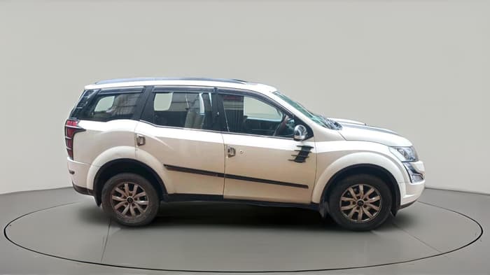 2017 Mahindra XUV500 W10 AT, Diesel, Automatic, 84,274 km, exterior