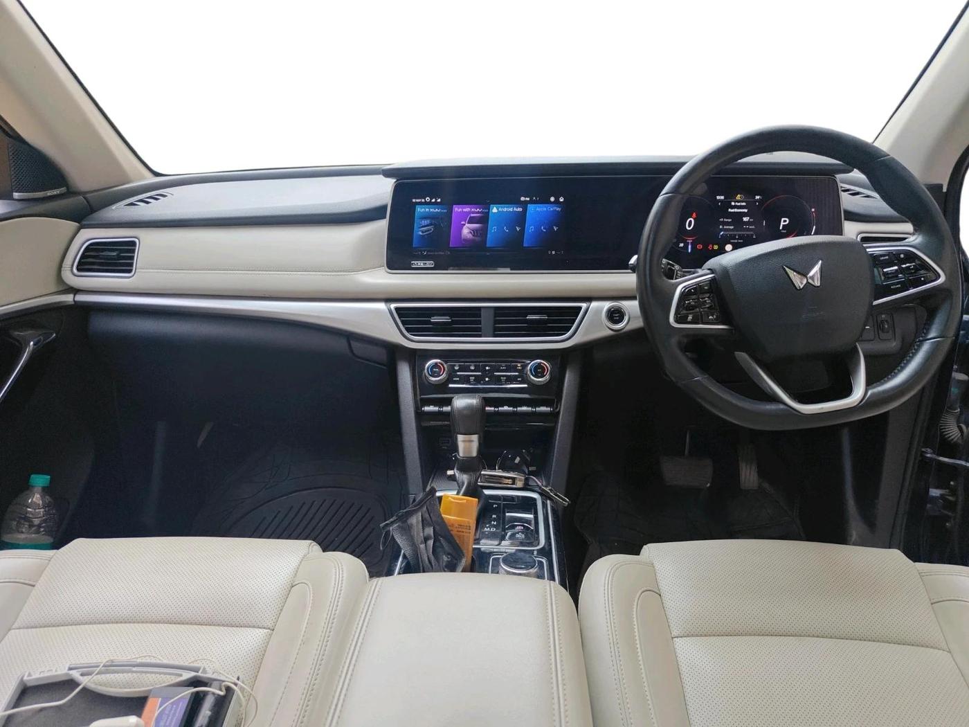 2022 Mahindra XUV700 AX 7 LUXURY D AT 7 STR, Diesel, Automatic, 55,725 km, interior