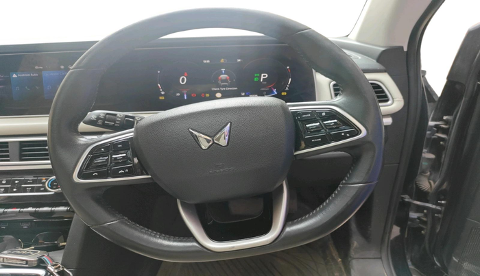 2022 Mahindra XUV700 AX 7 LUXURY D AT 7 STR, Diesel, Automatic, 55,725 km, interior