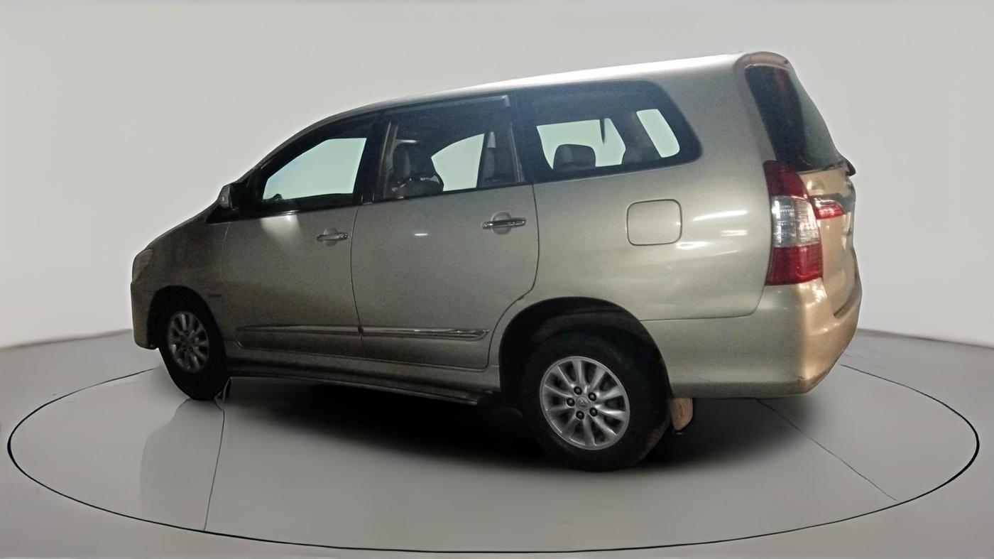 2014 Toyota Innova 2.5 VX 8 STR, Diesel, Manual, 2,33,916 km, exterior