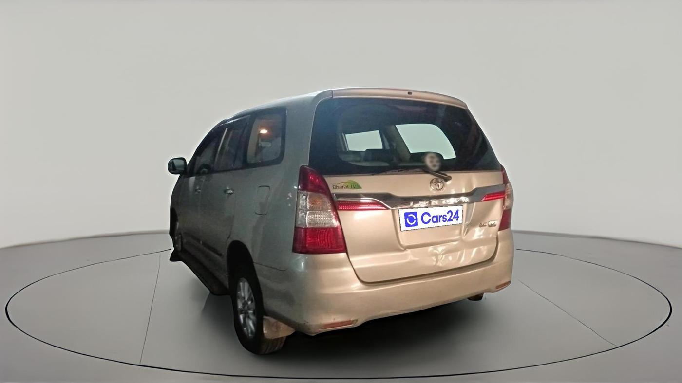 2014 Toyota Innova 2.5 VX 8 STR, Diesel, Manual, 2,33,916 km, exterior