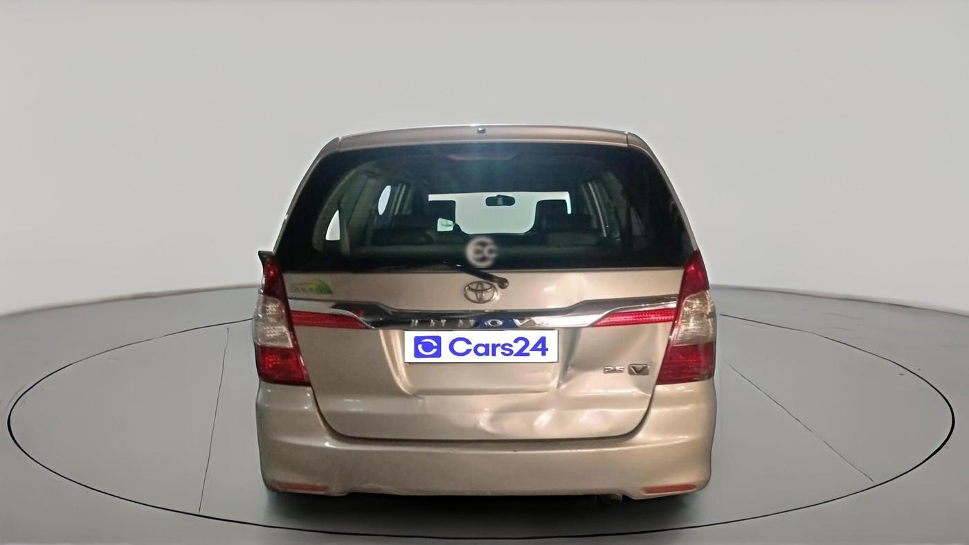 2014 Toyota Innova 2.5 VX 8 STR, Diesel, Manual, 2,33,916 km, exterior
