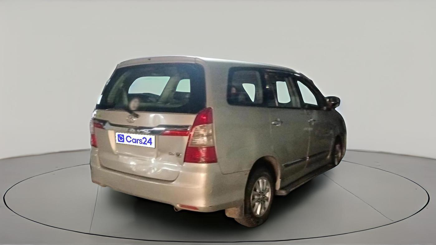 2014 Toyota Innova 2.5 VX 8 STR, Diesel, Manual, 2,33,916 km, exterior