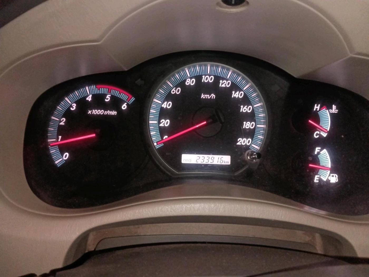2014 Toyota Innova 2.5 VX 8 STR, Diesel, Manual, 2,33,916 km, interior