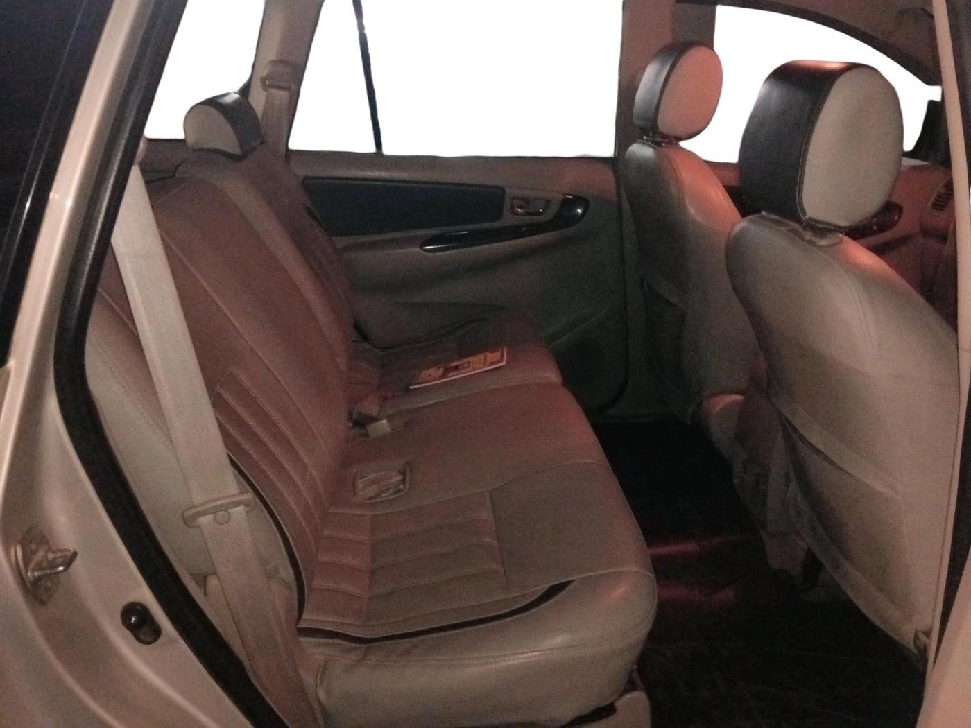 2014 Toyota Innova 2.5 VX 8 STR, Diesel, Manual, 2,33,916 km, interior