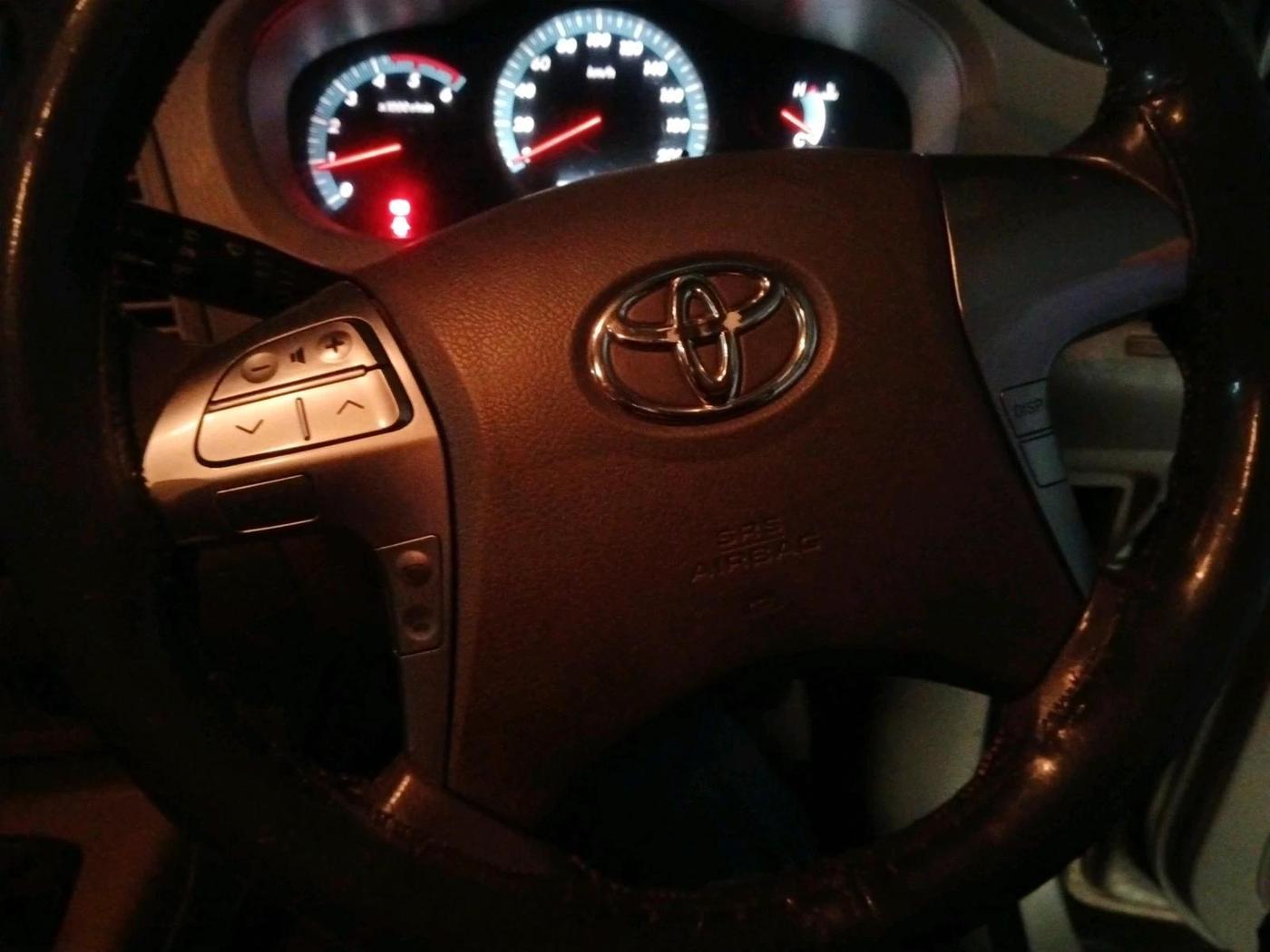 2014 Toyota Innova 2.5 VX 8 STR, Diesel, Manual, 2,33,916 km, interior