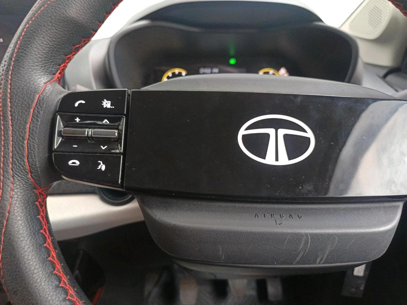 2025 Tata NEXON Pure Plus 1.2 Petrol 6MT, Petrol, Manual, 4,586 km, interior