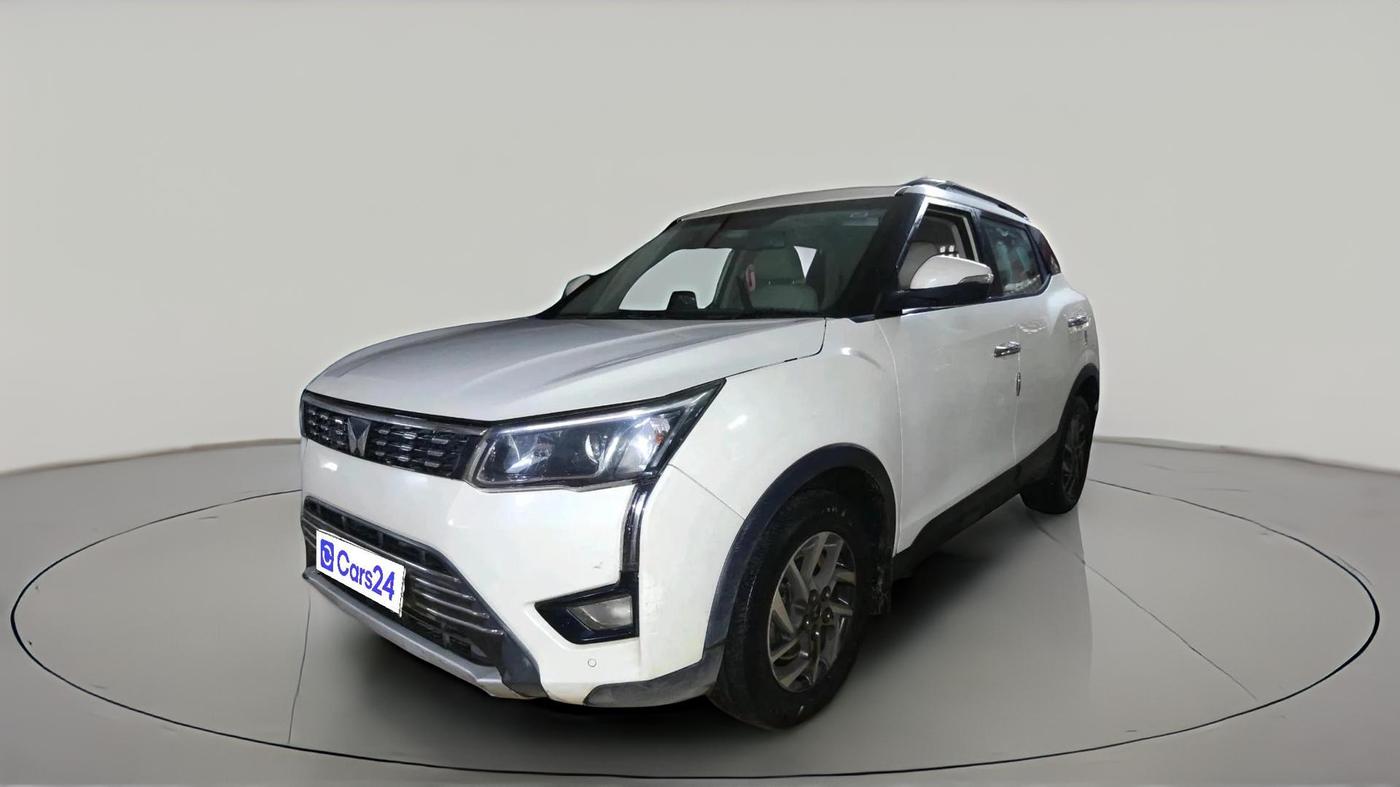 2023 Mahindra XUV300 W8 (O) 1.5 DIESEL AMT, Diesel, Automatic, 1,22,482 km, exterior