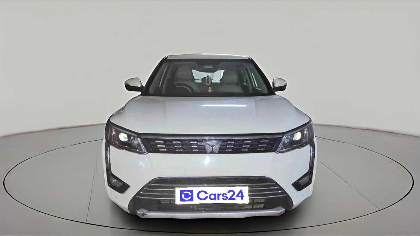 2023 Mahindra XUV300 W8 (O) 1.5 DIESEL AMT, Diesel, Automatic, 1,22,482 km, exterior