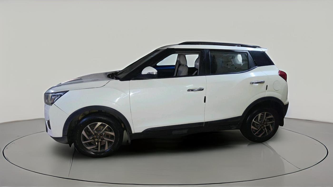 2023 Mahindra XUV300 W8 (O) 1.5 DIESEL AMT, Diesel, Automatic, 1,22,482 km, exterior