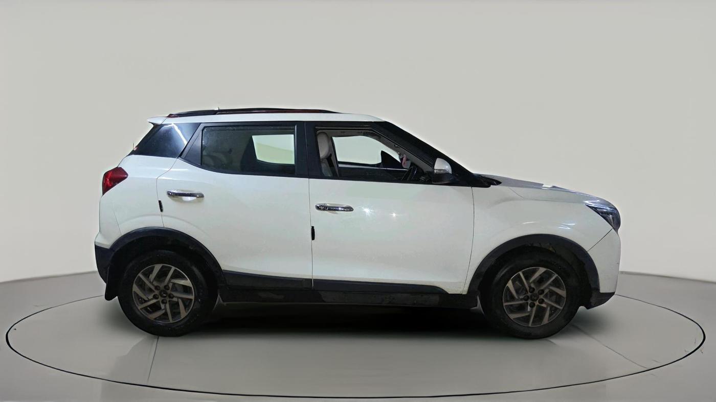 2023 Mahindra XUV300 W8 (O) 1.5 DIESEL AMT, Diesel, Automatic, 1,22,482 km, exterior