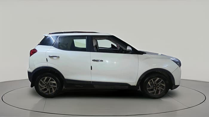 2023 Mahindra XUV300 W8 (O) 1.5 DIESEL AMT, Diesel, Automatic, 1,22,482 km, exterior