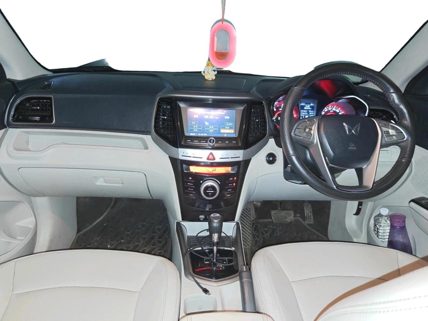 2023 Mahindra XUV300 W8 (O) 1.5 DIESEL AMT, Diesel, Automatic, 1,22,482 km, interior