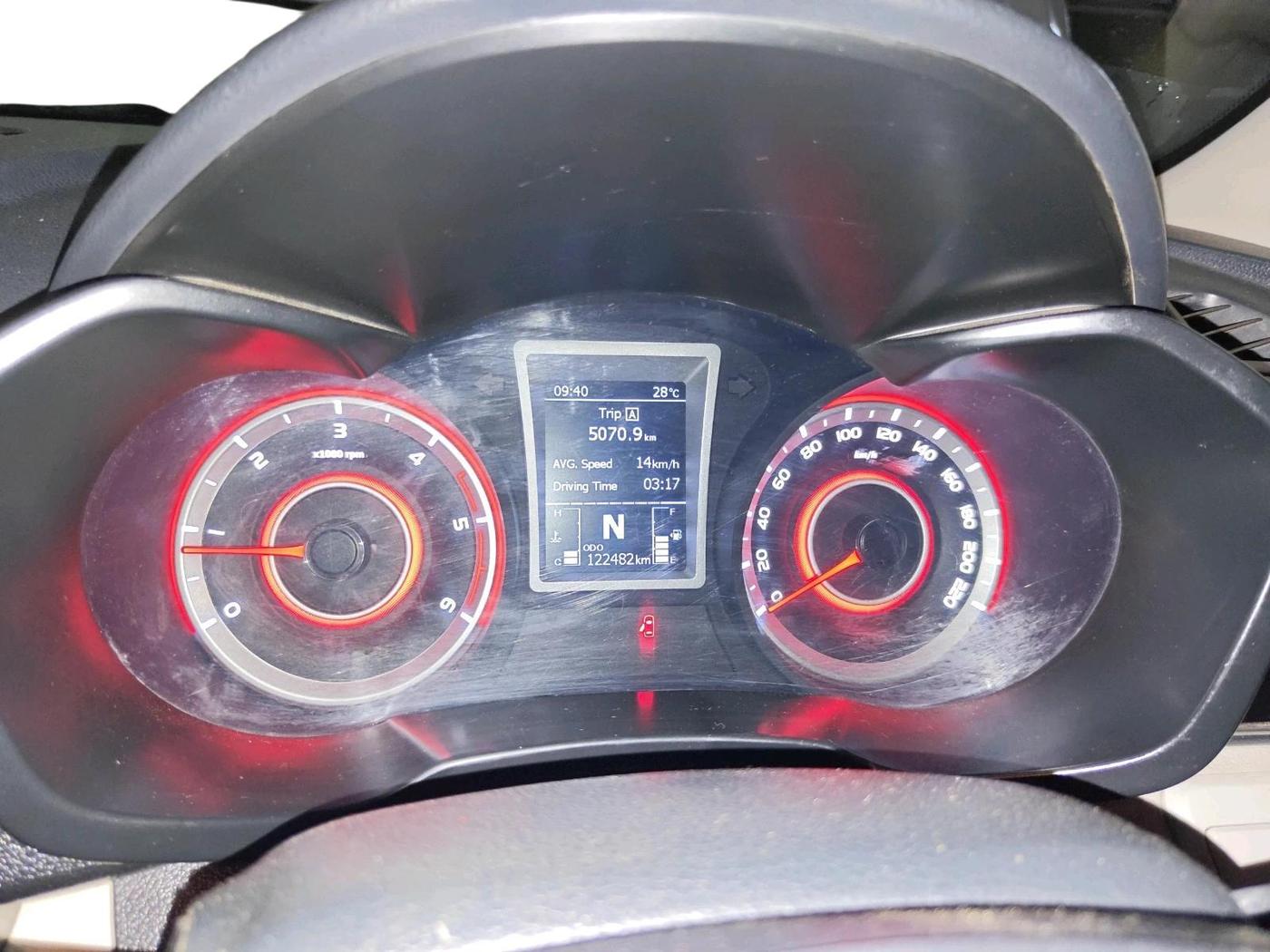 2023 Mahindra XUV300 W8 (O) 1.5 DIESEL AMT, Diesel, Automatic, 1,22,482 km, interior