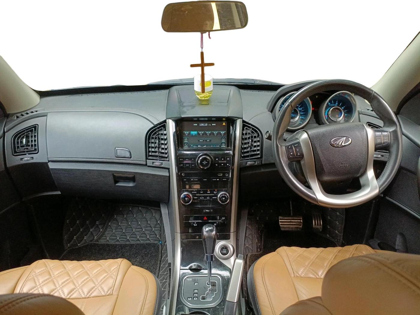 2021 Mahindra XUV500 W11 AT, Diesel, Automatic, 50,983 km, interior
