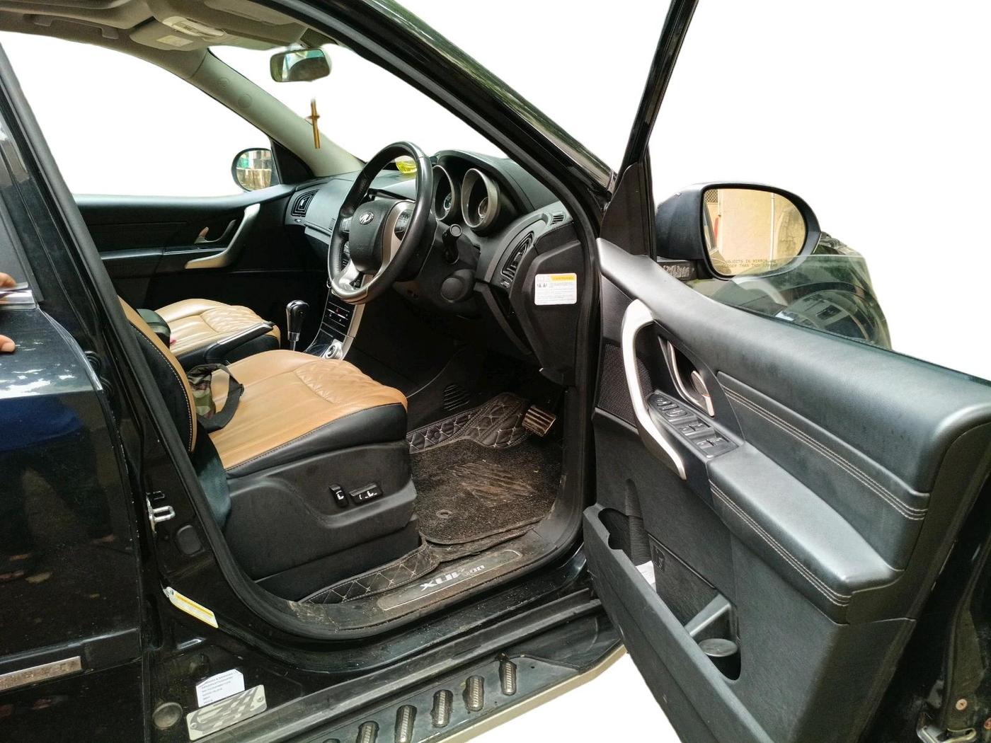 2021 Mahindra XUV500 W11 AT, Diesel, Automatic, 50,983 km, interior