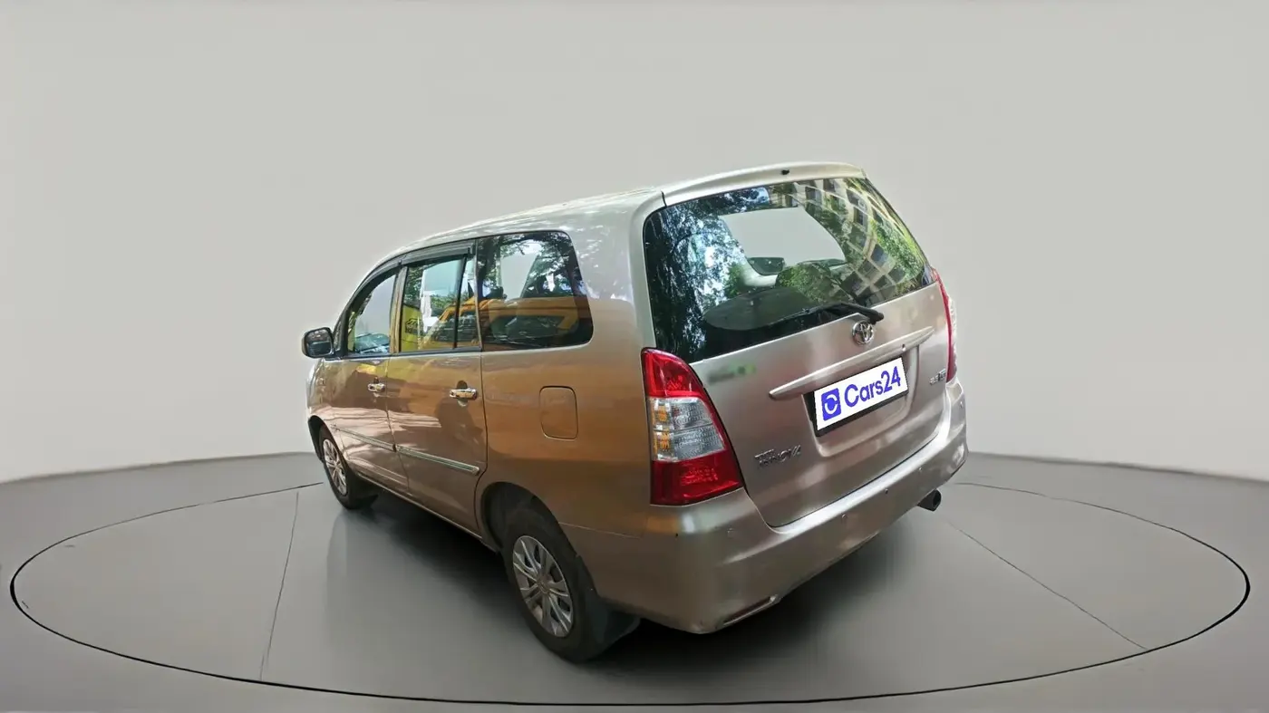 2011 Toyota Innova 2.5 G4 8 STR, Diesel, Manual, 2,20,784 km, exterior