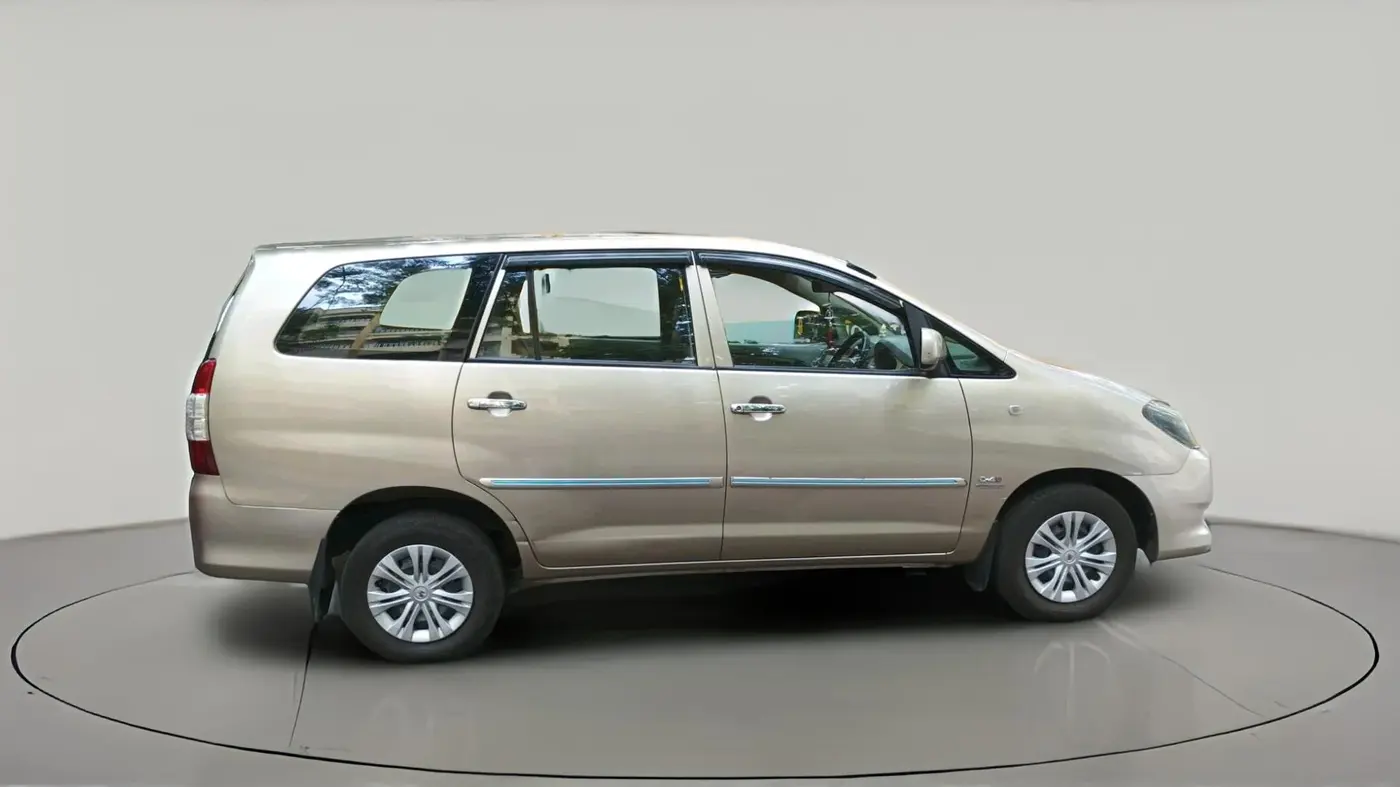 2011 Toyota Innova 2.5 G4 8 STR, Diesel, Manual, 2,20,784 km, exterior