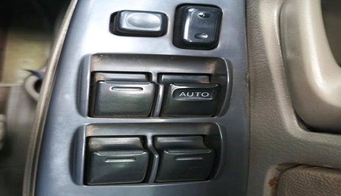 2011 Toyota Innova 2.5 G4 8 STR, Diesel, Manual, 2,20,784 km, interior