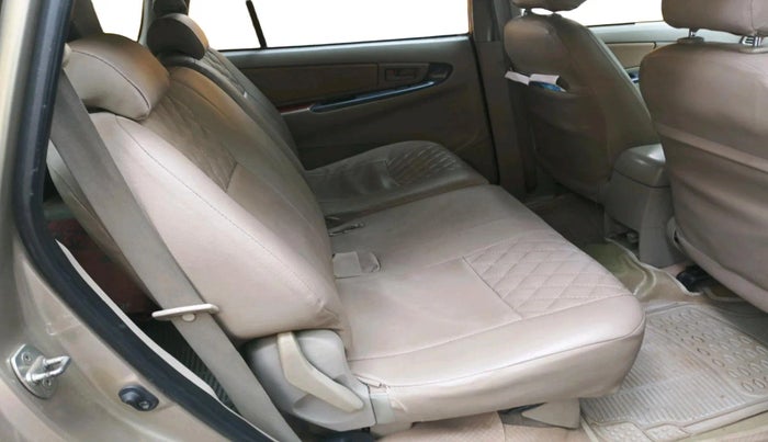 2011 Toyota Innova 2.5 G4 8 STR, Diesel, Manual, 2,20,784 km, interior