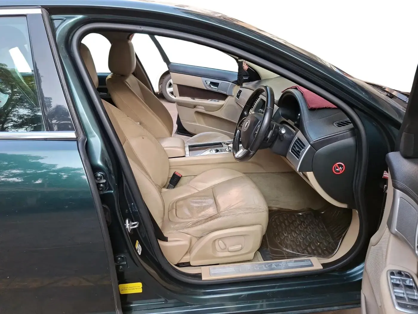 2013 Jaguar XF 2.2 DIESEL LUXURY, Diesel, Automatic, 1,54,499 km, interior