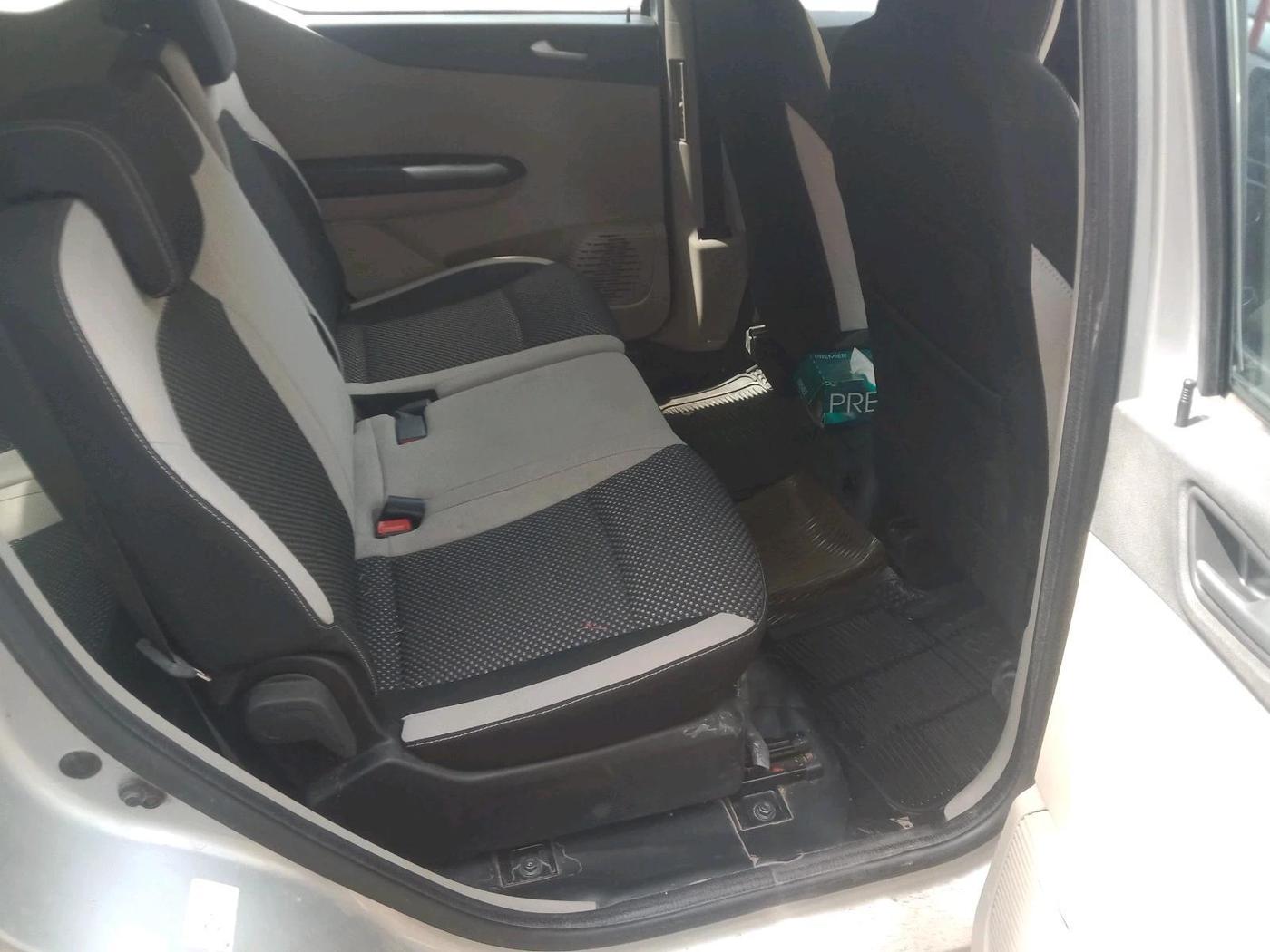 2022 Renault TRIBER RXZ AMT, Petrol, Automatic, 38,999 km, interior