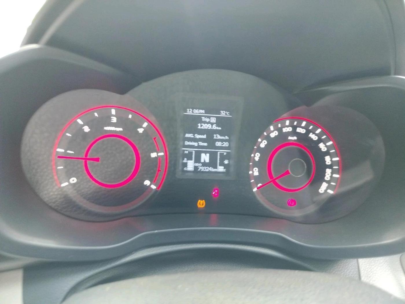 2019 Mahindra XUV300 W8 (O) 1.5 DIESEL AMT, Diesel, Automatic, 79,324 km, interior