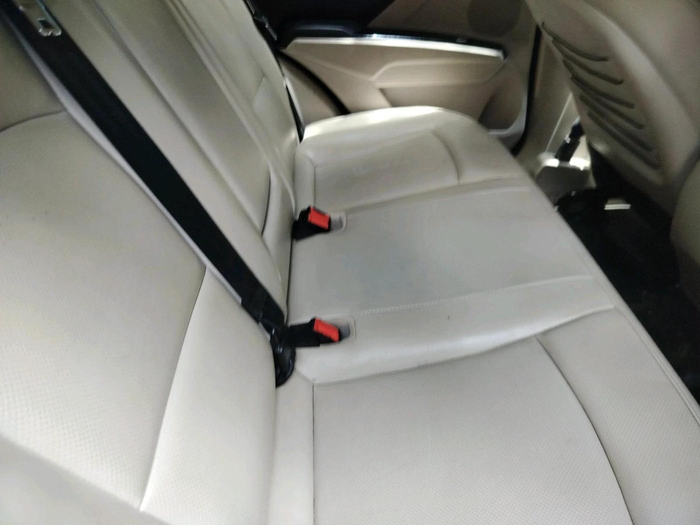 2019 Mahindra XUV300 W8 (O) 1.5 DIESEL AMT, Diesel, Automatic, 79,324 km, interior