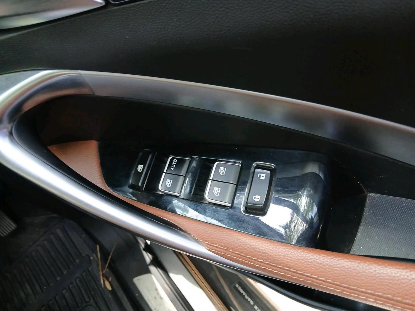 2022 MG HECTOR PLUS SHARP 1.5 PETROL TURBO HYBRID MT 6-STR, Petrol, Manual, 34,812 km, interior