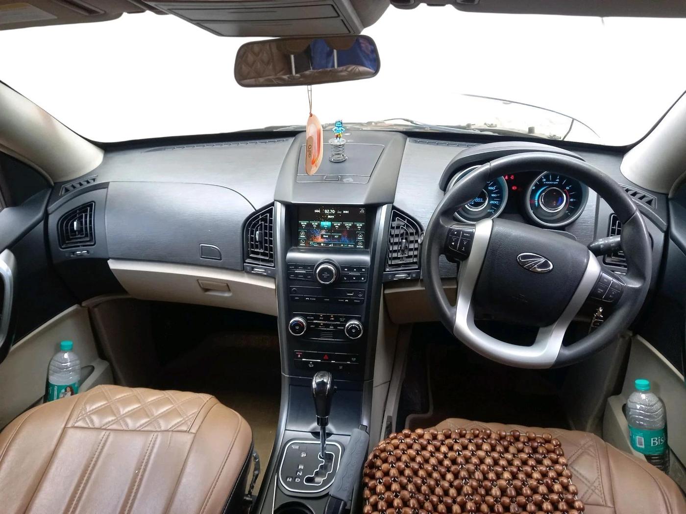 2017 Mahindra XUV500 W6 AT, Diesel, Automatic, 1,34,903 km, interior