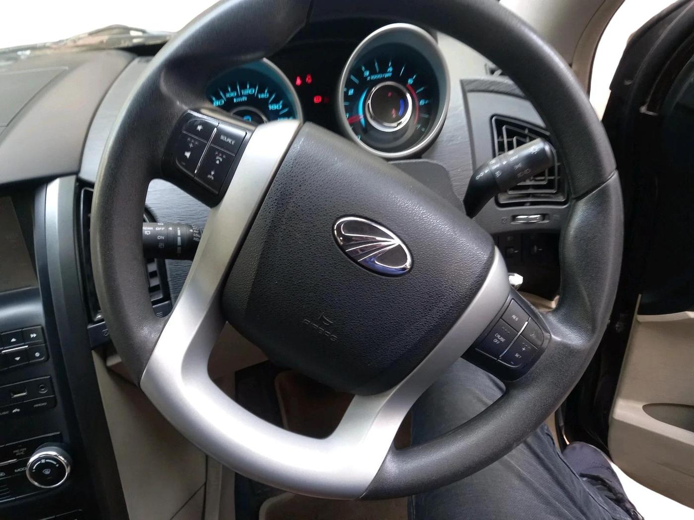 2017 Mahindra XUV500 W6 AT, Diesel, Automatic, 1,34,903 km, interior