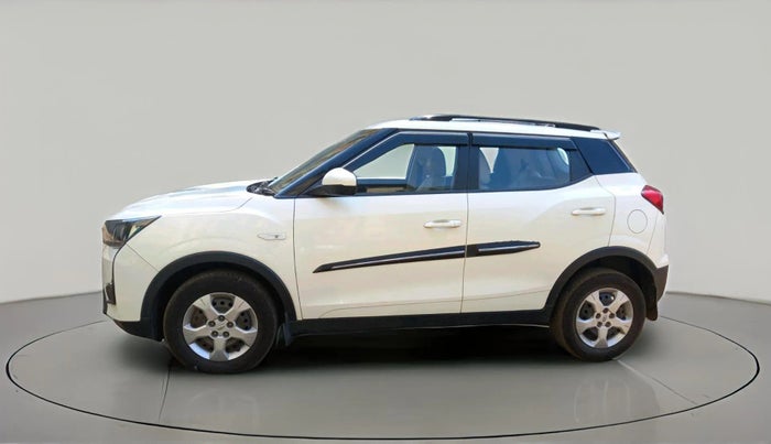 2022 Mahindra XUV300 W6 1.2 PETROL, Petrol, Manual, 56,285 km, exterior