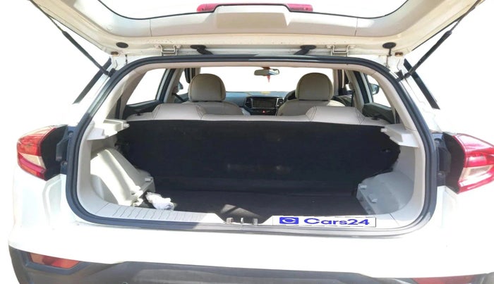 2022 Mahindra XUV300 W6 1.2 PETROL, Petrol, Manual, 56,285 km, exterior