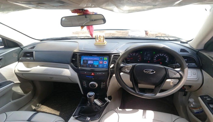 2022 Mahindra XUV300 W6 1.2 PETROL, Petrol, Manual, 56,285 km, interior