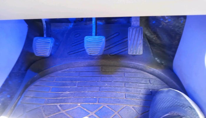 2022 Mahindra XUV300 W6 1.2 PETROL, Petrol, Manual, 56,285 km, interior