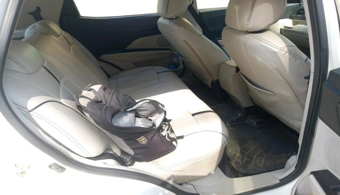 2022 Mahindra XUV300 W6 1.2 PETROL, Petrol, Manual, 56,285 km, interior