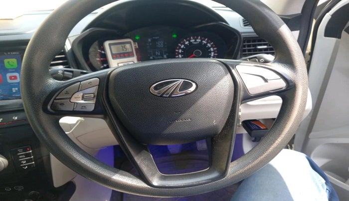 2022 Mahindra XUV300 W6 1.2 PETROL, Petrol, Manual, 56,285 km, interior